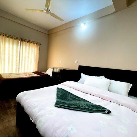 Yuriko Guest House Pokhara Buitenkant foto