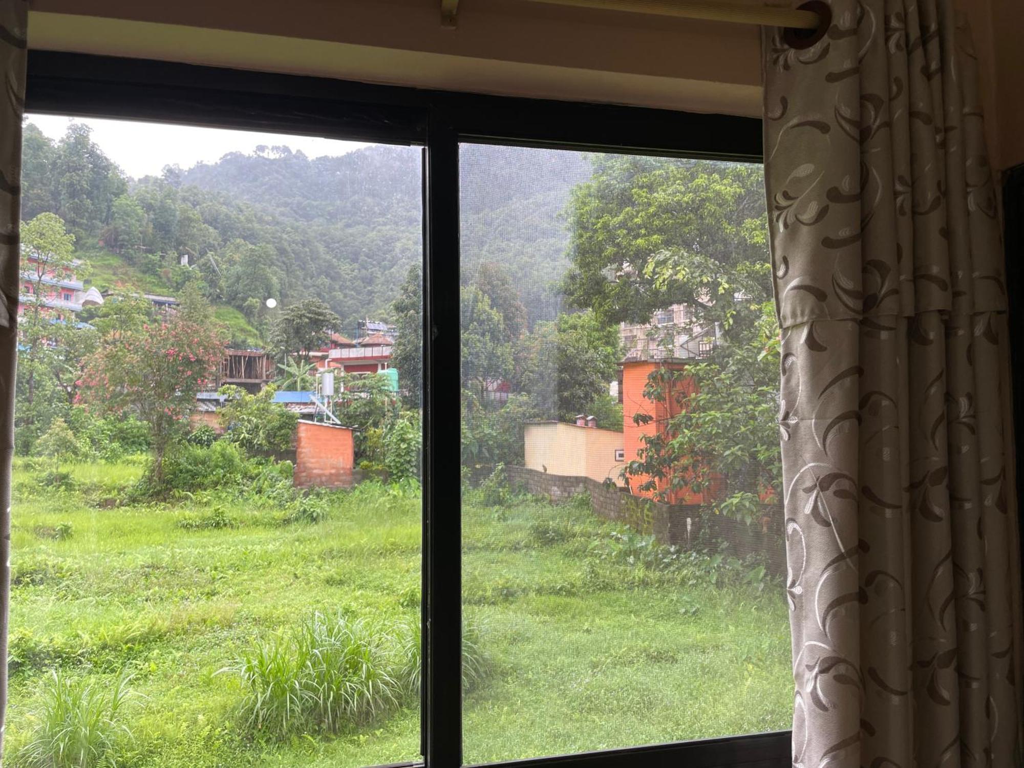 Yuriko Guest House Pokhara Buitenkant foto