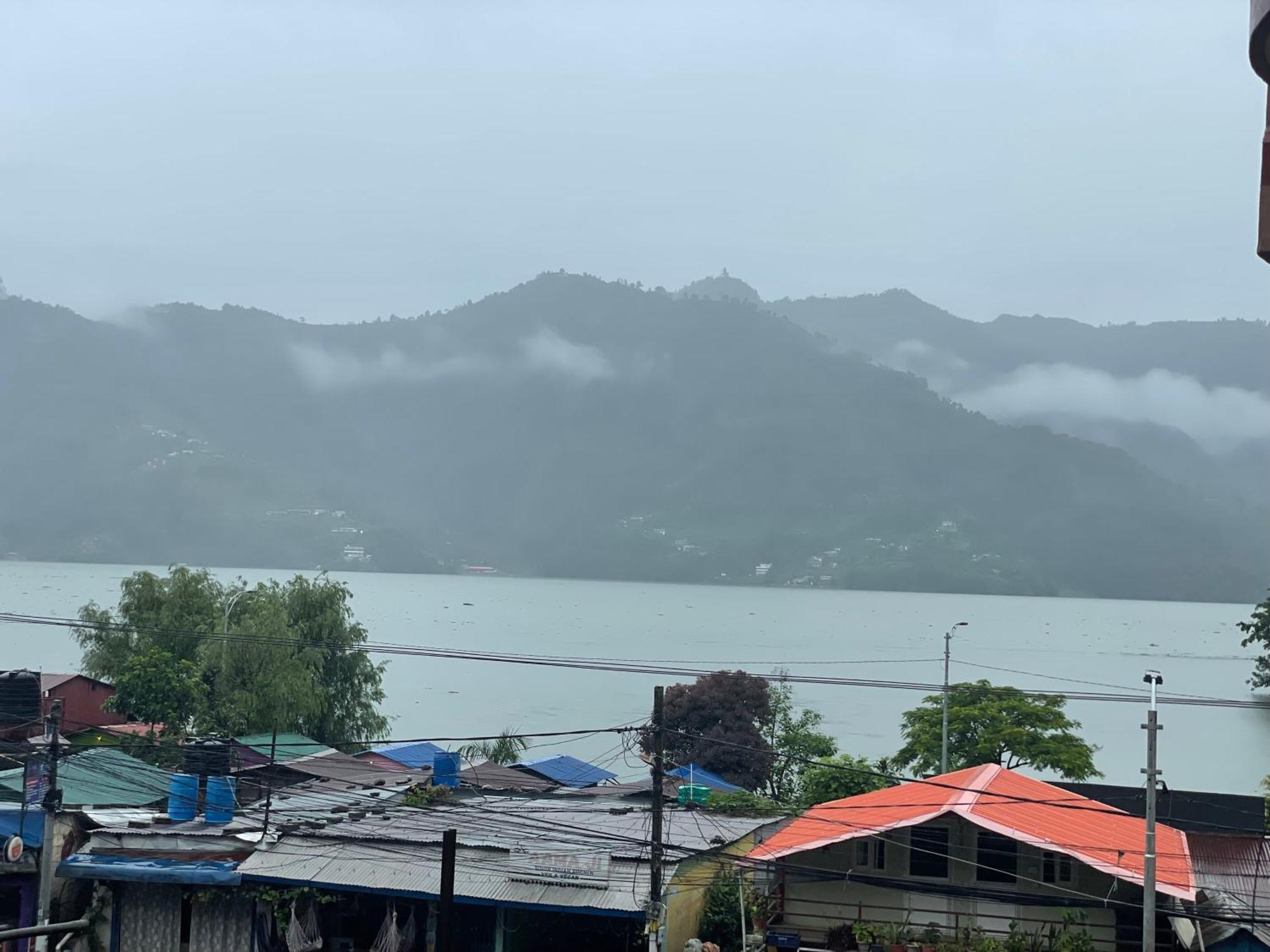 Yuriko Guest House Pokhara Buitenkant foto