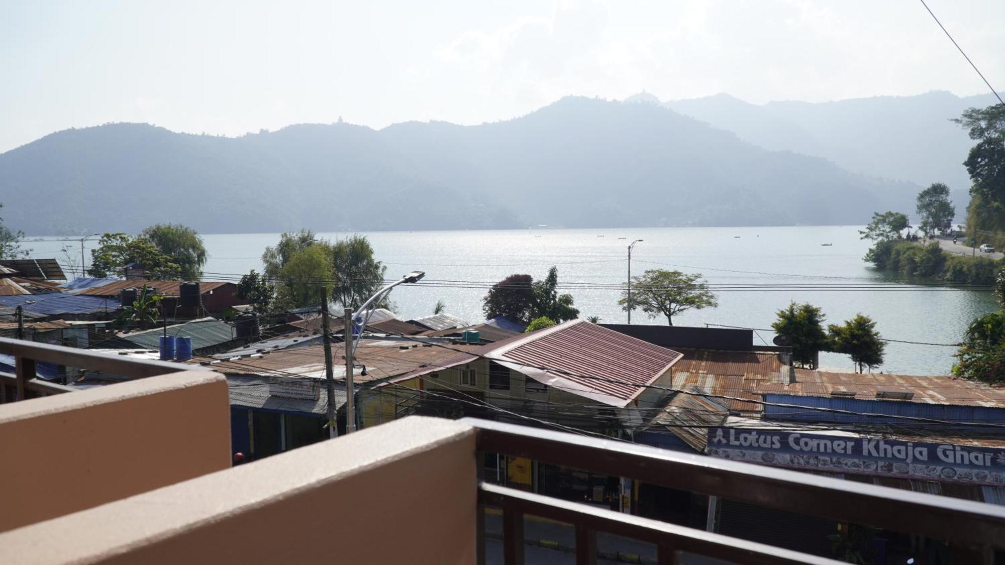 Yuriko Guest House Pokhara Buitenkant foto