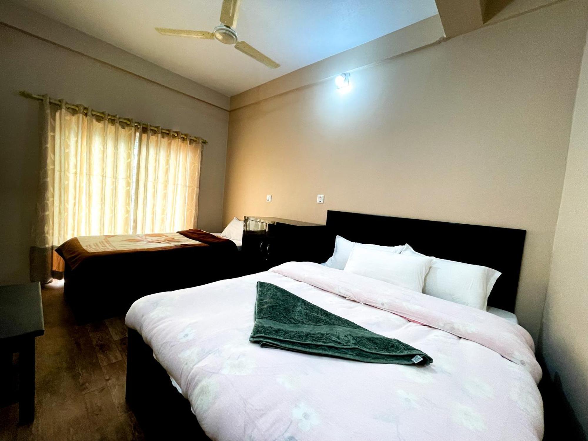 Yuriko Guest House Pokhara Buitenkant foto